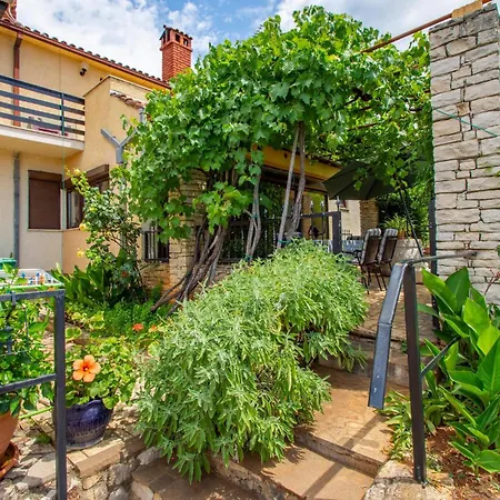 Appartement Lovely In With Wifi Poreč