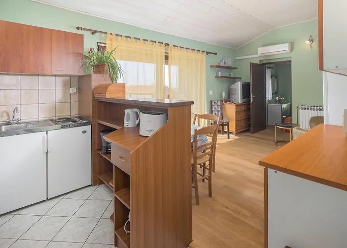 Lovely In With Wifi Apartman Poreč