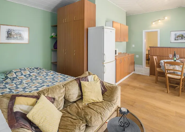 Lovely In With Wifi Apartman