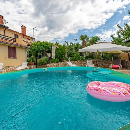 Cozy In With Heated Swimming Pool *
