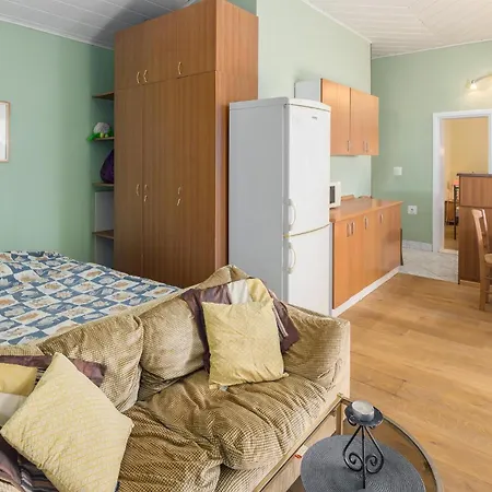 Lovely In With Wifi Apartman