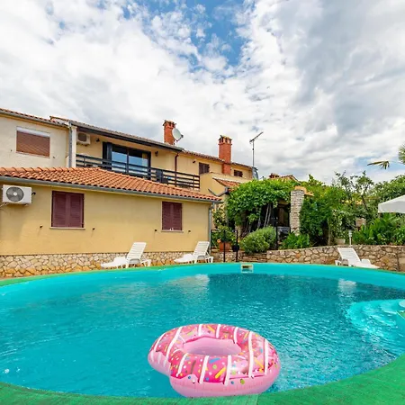 Apartman Lovely In With Wifi Porec