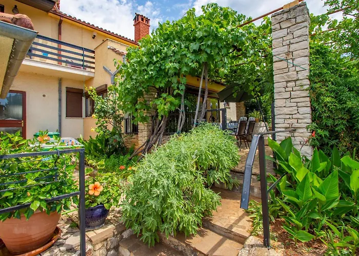 Apartmán Lovely In With Wifi Poreč